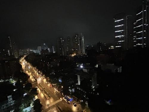 Malad East Casa | Comfy Stay with a Great view near Oberoi Mall