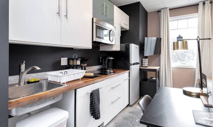 Danbury Apartamento | Comfy Studio with Kitchen Central Danbury, ADA