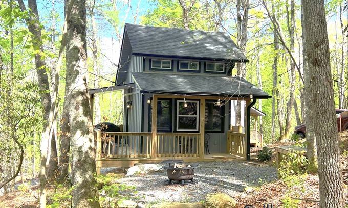 Topton Cabina | Comfy Tiny Cabin Near Lake Nantahala - The Great Smoky Mountains