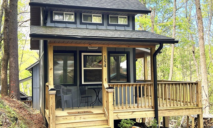 Topton Cabina | Comfy Tiny Cabin Near Lake Nantahala and the Great Smoky Mountains