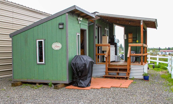 Blaine Cabaña | Comfy Tiny house on a peaceful 13 acres. Close to beach, hiking, Canada & more!