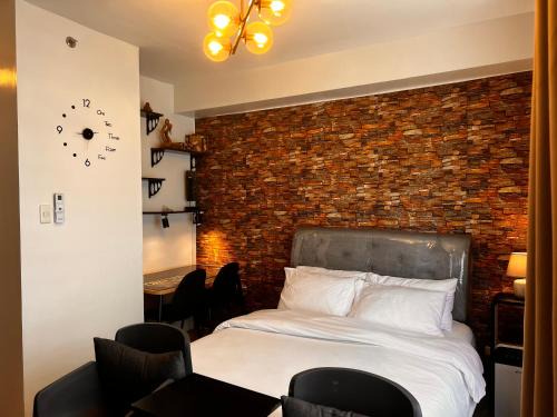 Bantud Hacienda Apartamento | Comfy unit with fast wifi along Lacson St.