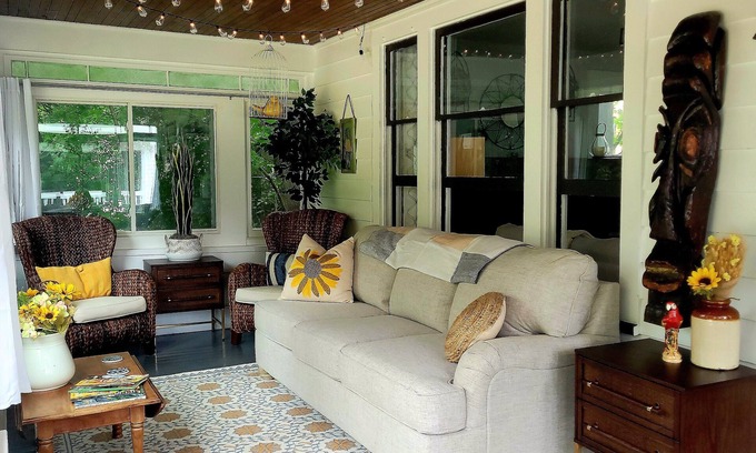 Painesville Casa | Comfy Updated Historic Gem Pets OK 3B Vibrant Area