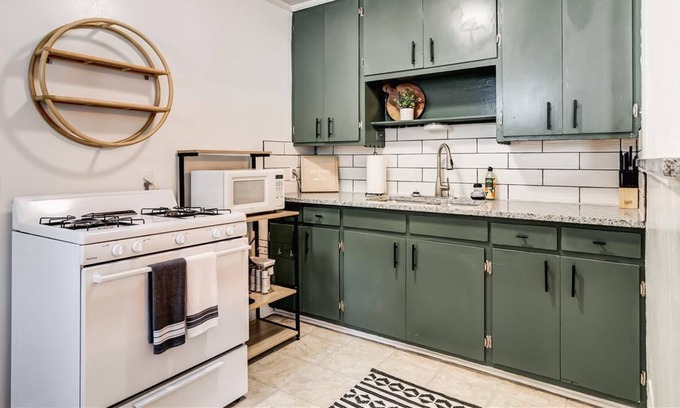 Tower Homes Casa | Comfy Waldo Home in KC. 5-Star Location!