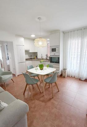 Concha Apartamento | Comillas - Urbanización Lagos Azules - Netflix, Prime, Wifi & Free Indoor Parking