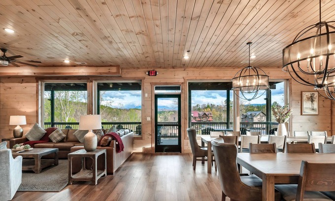Gatlinburg - Pigeon Forge Cabina | Coming Summer, 2026! 16 Bedroom Luxury Cabin!