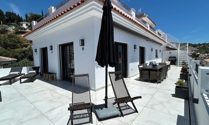Cómpeta Apartamento | Comino Penthouse - Estupendo ático con dos terrazas y vistas espectaculares