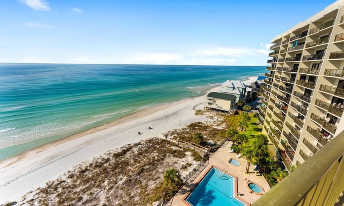 Lower Grand Lagoon Condominio | Commodore by iTrip Panama City Beach