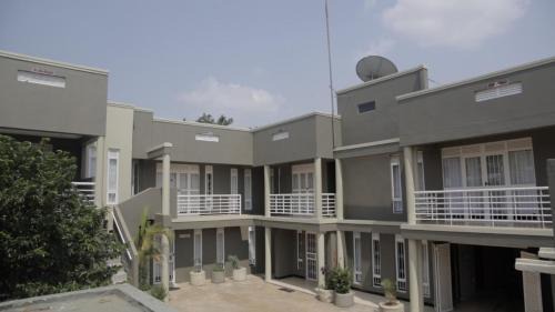 Entebbe Hotel | CommonLens Inn