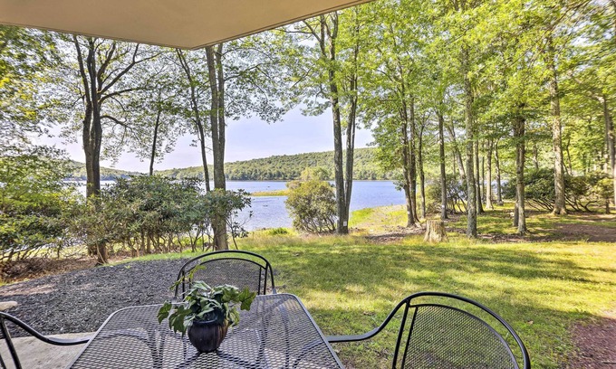 Lake Harmony Condominio | Community Beach Access: Lake Harmony Condo!