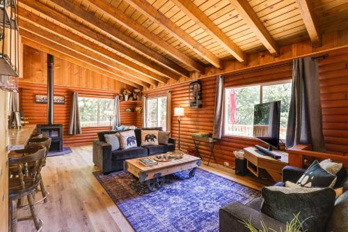 Phoenix Lake-Cedar Ridge Casa | Community Lake Access Peaceful Cabin in Sonora!