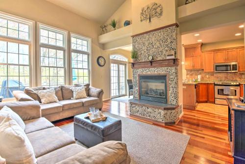 Lake Harmony Casa | Community Perks and Deck Lake Harmony Townhome!