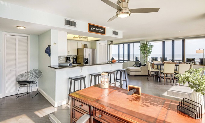 Flagler Beach Condominio | Community Pool & Ocean Views: Flagler Beach Condo!