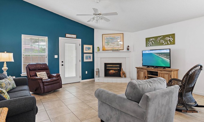 Seaspray Casa | ⭐ Community Pool- Private Beach Access - Bike - 4BR- Fins to the Right ⭐