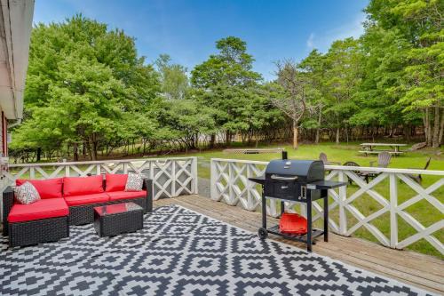 Albrightsville Casa | Community Pools and Hot Tub Albrightsville Cottage!