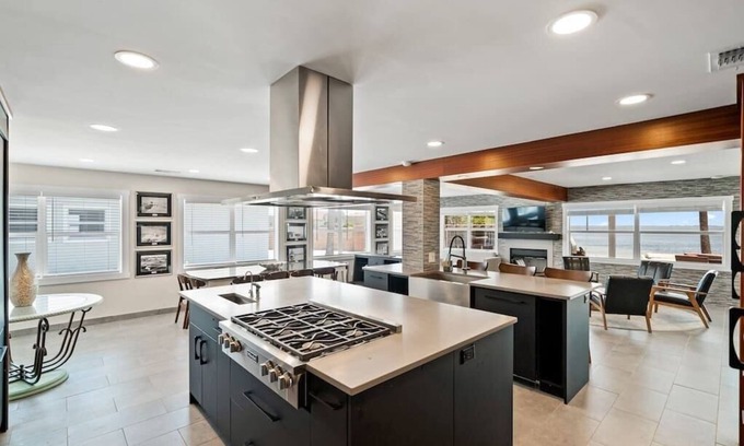 Orlando Beach Complejo | Compass 2BR Suite - Gourmet Kitchen - Water view