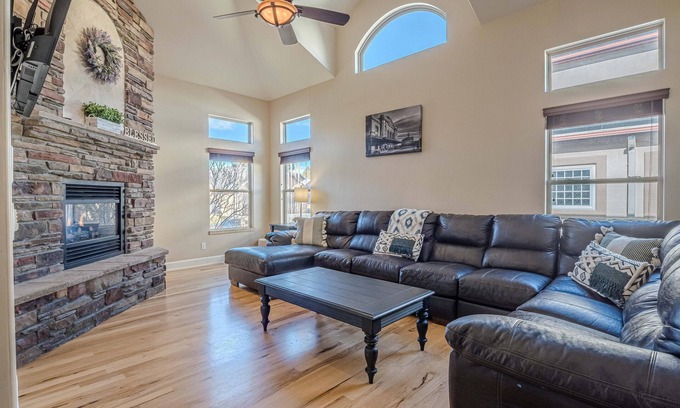 Grand Junction Casa | Compass House: Game Room & Dual Fireplaces