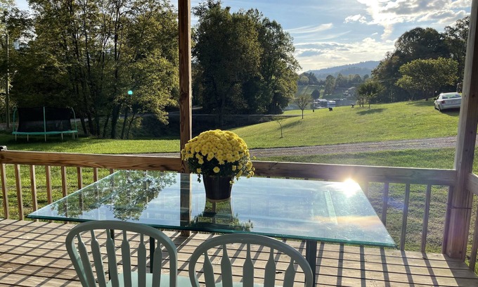 Butler Casa | Compass Rose: Orient yourself! 3 bedroom peaceful retreat on the lake