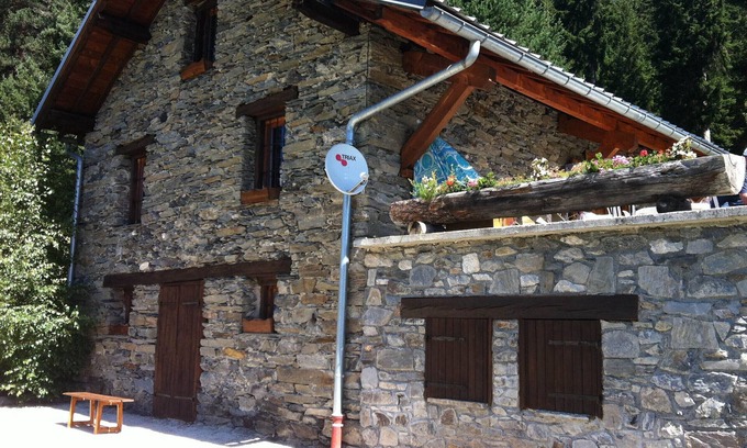 Seez Chalet De Esquí | Casa rural completa sobre 5000m, 1500m sobre el nivel del mar, a medio camino de La Rosiere y Seez