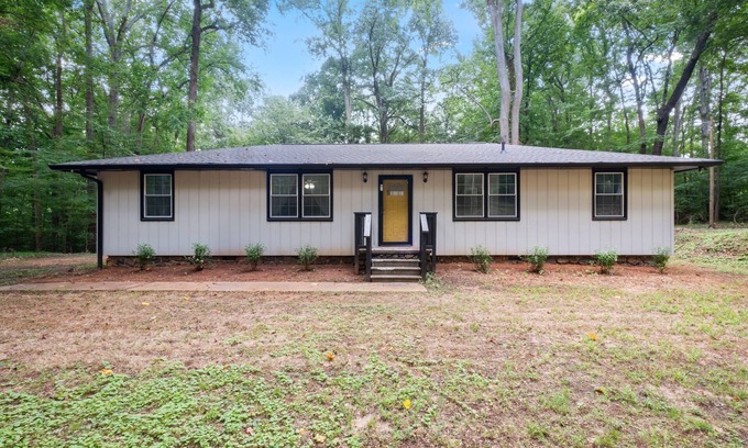 Panthersville Casa | Complete Privacy! Experience a private & sizable location in Decatur !