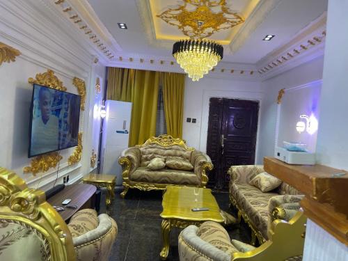 Benin City Apartamento | Complete royal design 3 bed room flat appartment