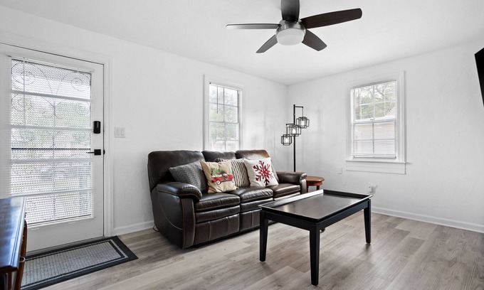 Disston Heights Casa | Completely Refinished Home Fresh 2 bedroom 5 miles from downtown and the beach
