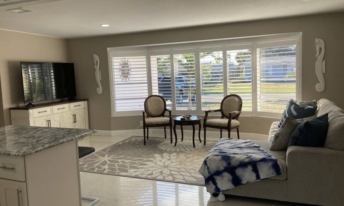 Venice Gardens Casa | Completely remodeled 3bdrm/2.5bath heated pool