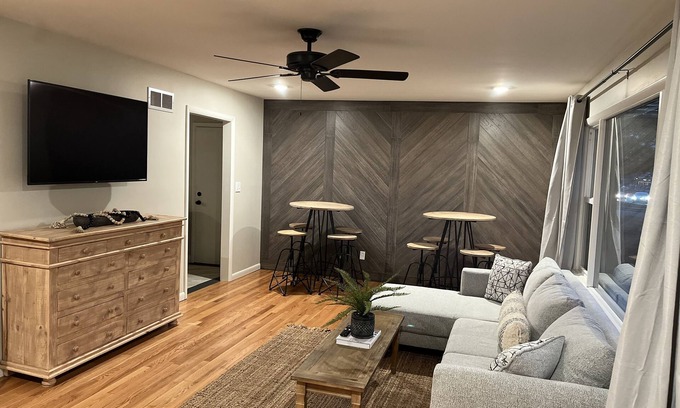Columbia Casa | Completely Renovated 3 Bedroom 2.5 Bath House Centrally Located