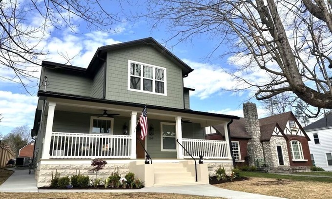 Irvine Casa | Completely Renovated Home in Walkable Downtown Irvine - Close to Red River Gorge