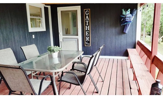 Warsaw Cabaña | Completely renovated lakehouse with all the extras