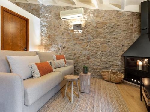 Jafre Casa | Completely renovated stone house in Costa Brava