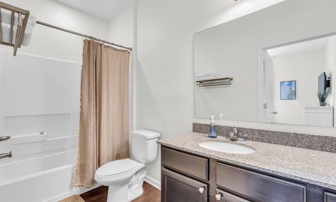 Starkville Condominio | Completely Updated Condo, 15 Minute Walk to Davis Wade Stadium!!