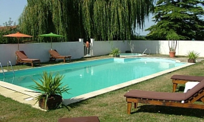 Saint-Juire-Champgillon Casa | Complejo de 3 casas rurales con piscina compartida y amplios jardines.