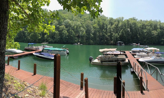 Sunset Casa | Complimentary boat slip! Affordable 3 Bed House-Pickleball! Close to Clemson!