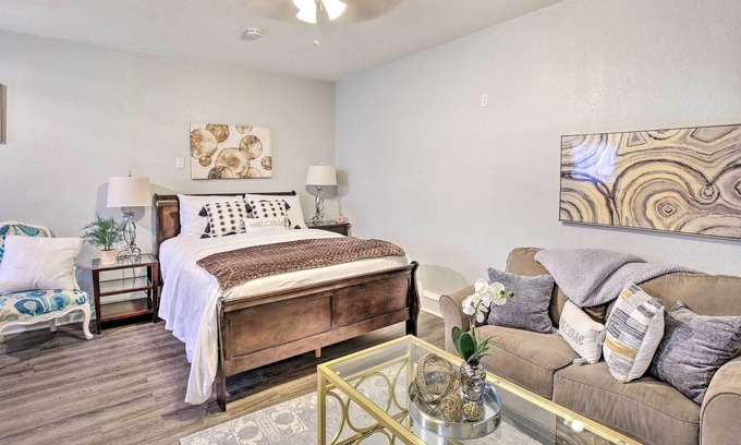 Compton Apartamento | Compton Studio w/ Sunny Patio: Near Airport!