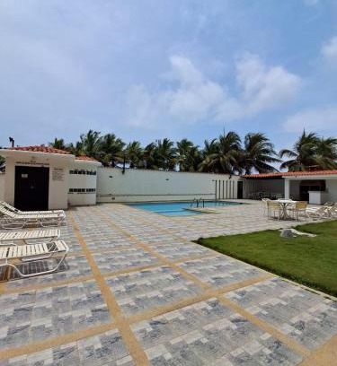 Tucacas Apartamento | Con Vista al Mar y Terraza Privada, Céntrico