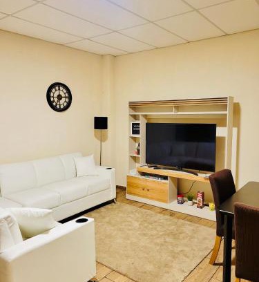 Santa Ana Apartamento | Conchita's, near Mall metrocentro, AC, SHW