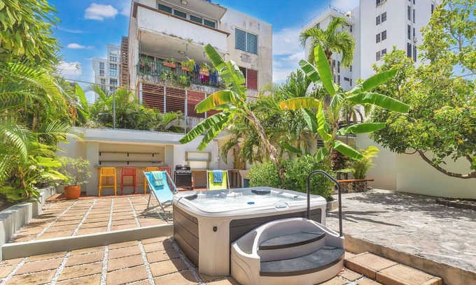 Santurce Chalet De Esquí | Condado Villa 4Bd 3Ba | Spa/Generator/Parking