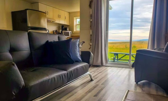 Ste Anne de Beaupre Apartamento | Condo 1 - Waterfront with SPA, Fireplace & Barbecue