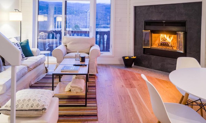 Mont-Tremblant Apartamento | Condo 2BDR Mezzanine with Lake and Mountain View 469