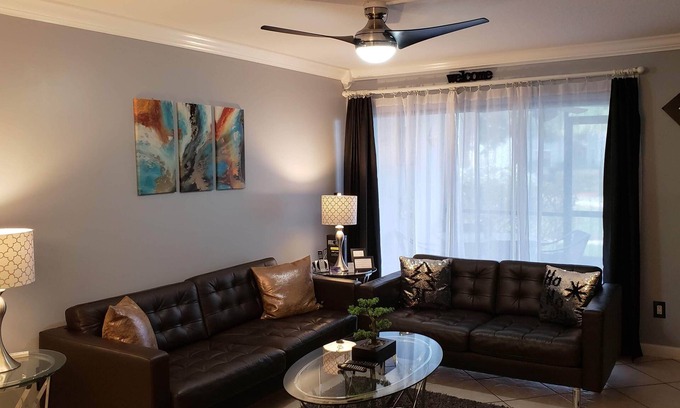 Ventura Condominio | Condominio cerca de Disney,3 picinas,WIFI, estacionamiento gratuito !
