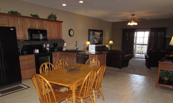 Hollister Condominio | Condo B-3 3 Bedroom Condo by Redawning