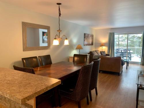 Magog Apartamento | Condo Club Azur Plage Memphremagog
