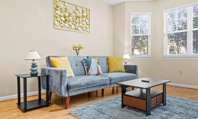 Dilworth Condominio | Condo for 30+ Days Stays Near UpTown Charlotte - Free parking