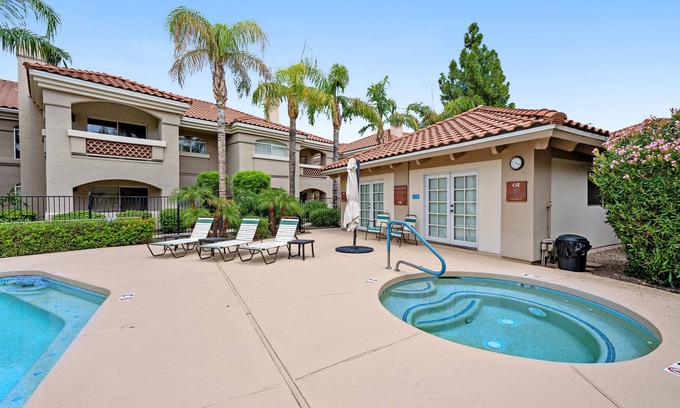McCormick Ranch Condominio | Condo in a gated community with balcony, pool, hot tub, gym - near Talking Stick