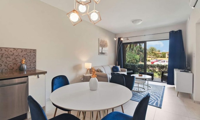 Gold Coast Apartamento | Condo in Gold Coast with Resort Amenities - Blue Pearl by Bocobay