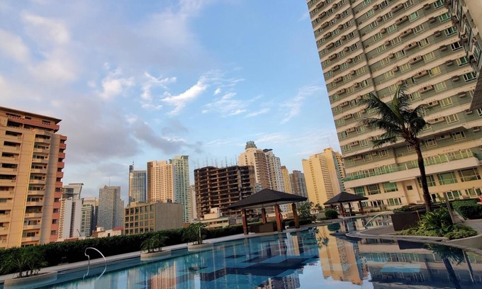 Bangkal Condominio | Condo in Makati studio type fast wifi netflix