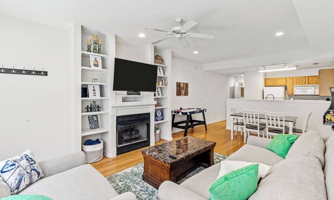 Cherokee Triangle Condominio | Condo in the Highlands walkable to restaurants, bars, and shopping
