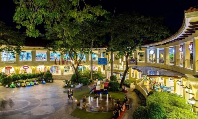 Alabang Casa | Condo Near Airport Okada MOA w/ 60 inch smart TV