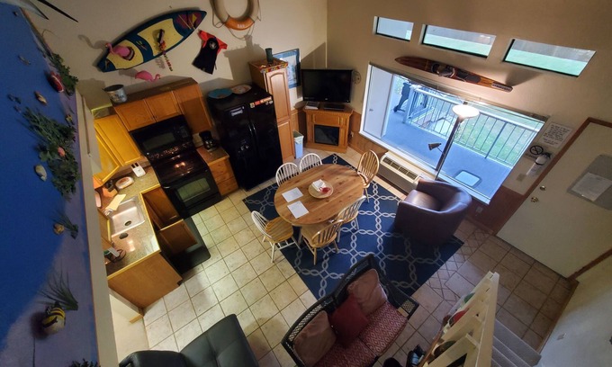 Quincy Condominio | Condo nearby pool and the Gorge shuttle stop